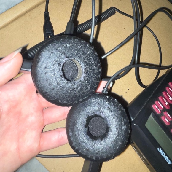 Phone with Keypad Stand and Headset - Picture 5 of 14